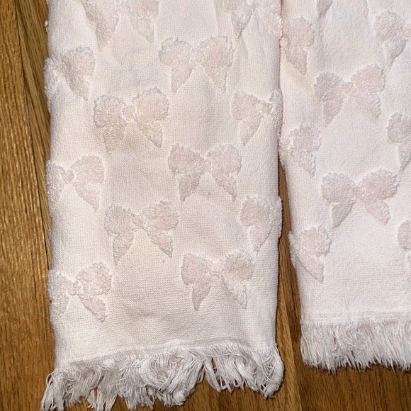 Cupcakes & Cashmere Light Pink Bow Hand Towels Set of 2 - Picture 2 of 4